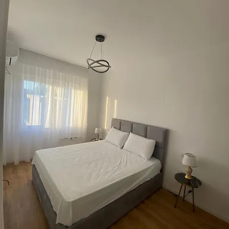 Hira Apartment *
